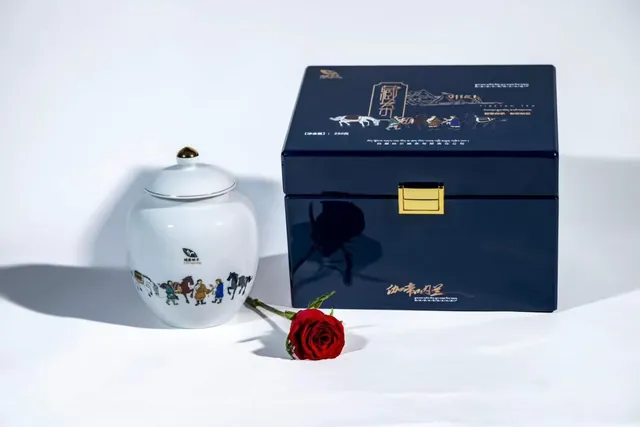 Lacquer Casket · Porcelain Jar